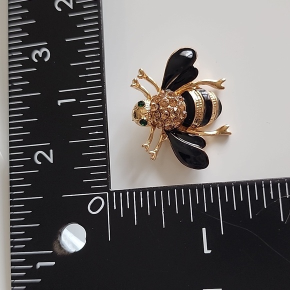 Brooch Bumble Bee Brooch Beautiful Enamal wings & Stunning crystals - Picture 3 of 3